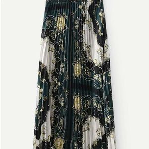 Scarf print pleated skirt
